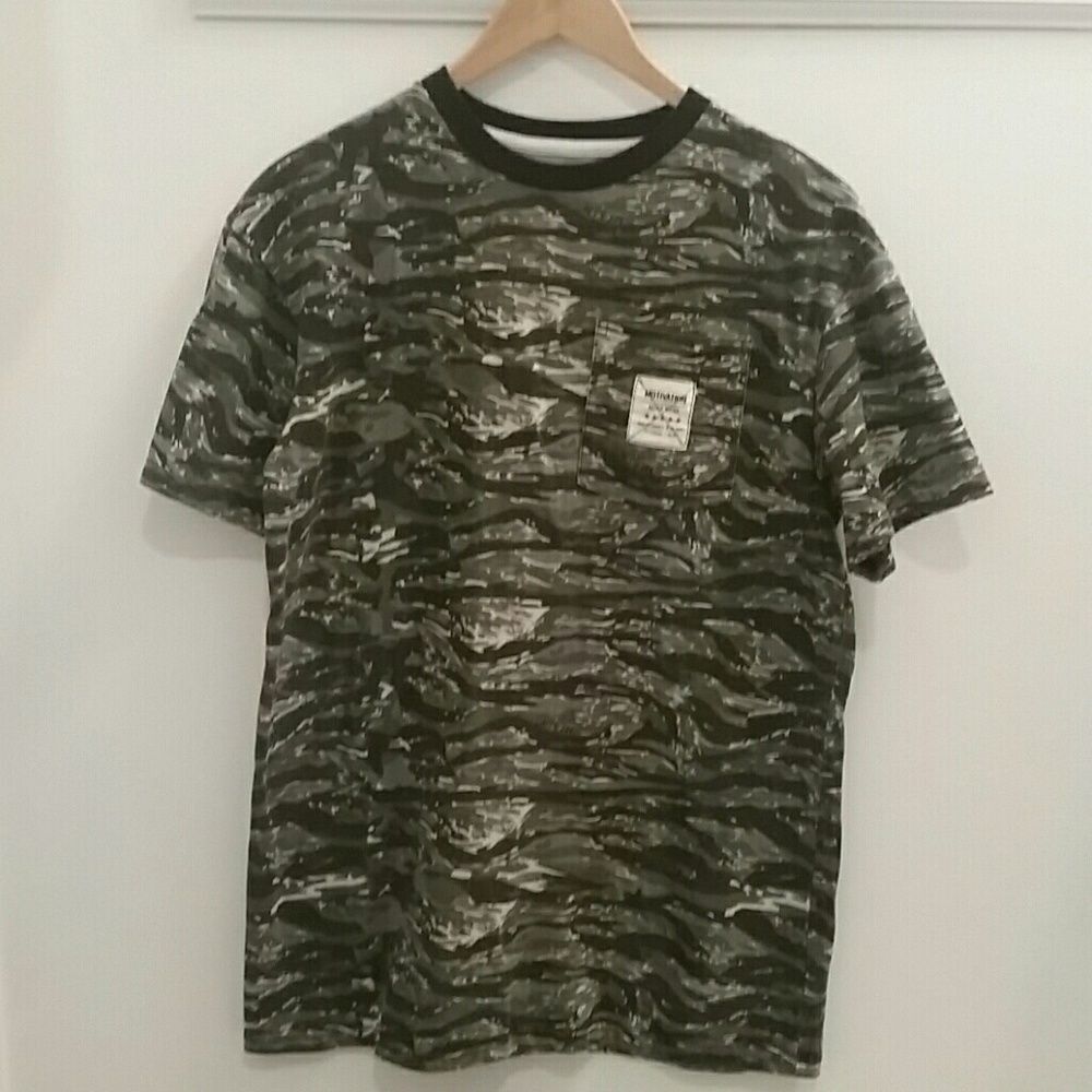 MTVTN Camo Print T-shirt size Medium